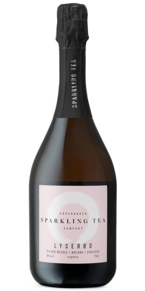 A bottle of Copenhagen Company Sparkling Tea Lyserod Alcohol Free with a label that includes the product name and the phrase 'lysegrØn'.